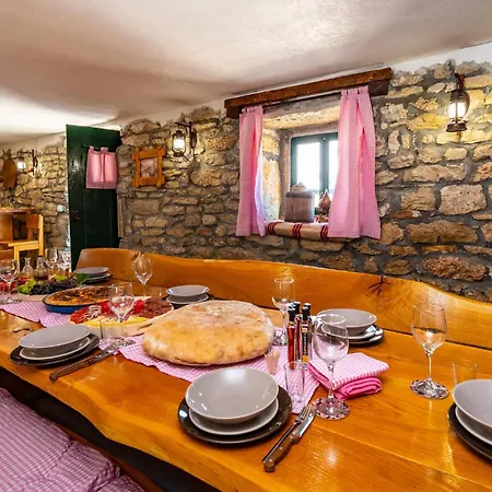 Gorgeous In With Kitchen Сasa de vacaciones Zelengrad